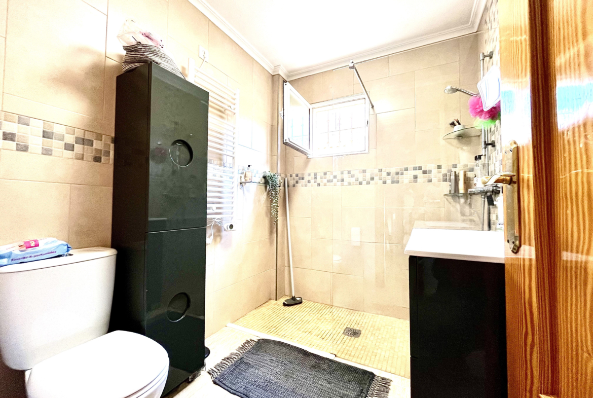 Modern family bathroom with walk-in shower in Los Narejos house by Levante Properties.