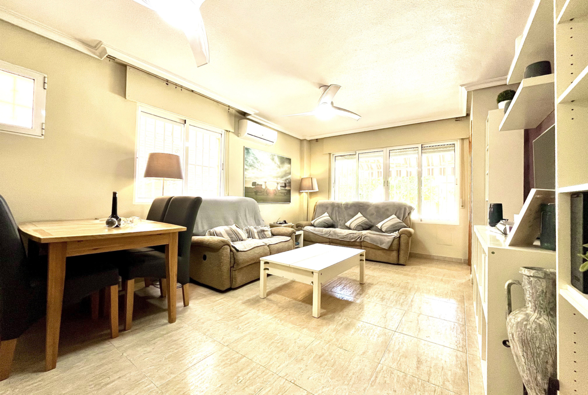 Spacious living and dining room with air conditioning in Los Narejos house marketed by Levante Properties.