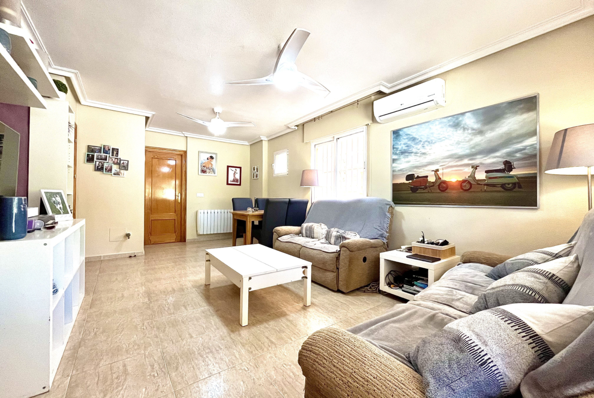 Spacious living and dining room with air conditioning in Los Narejos house marketed by Levante Properties.