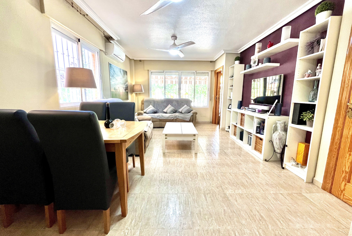 Spacious living and dining room with air conditioning in Los Narejos house marketed by Levante Properties.