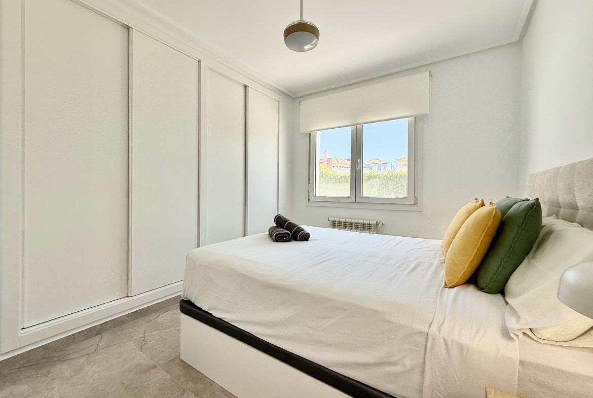 Modernised bedroom with climate control at the Rondella villa in Mar Menor Golf Resort.