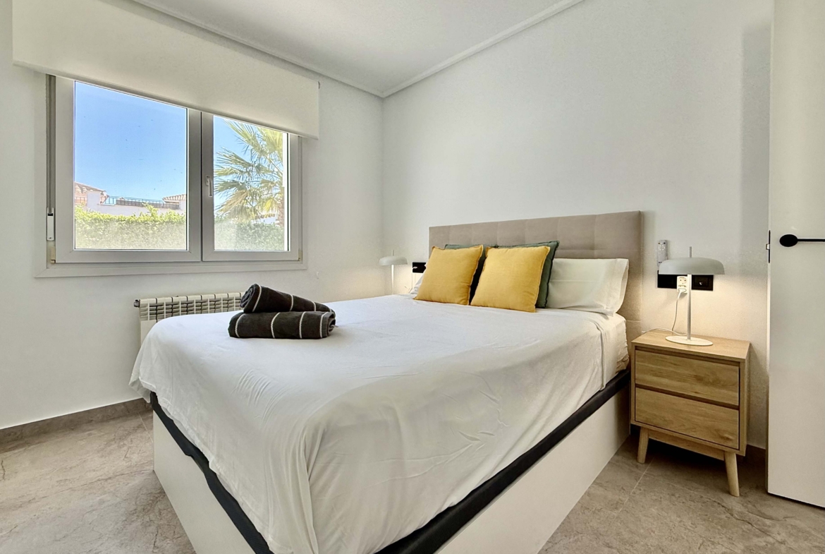 Modernised bedroom with climate control at the Rondella villa in Mar Menor Golf Resort.