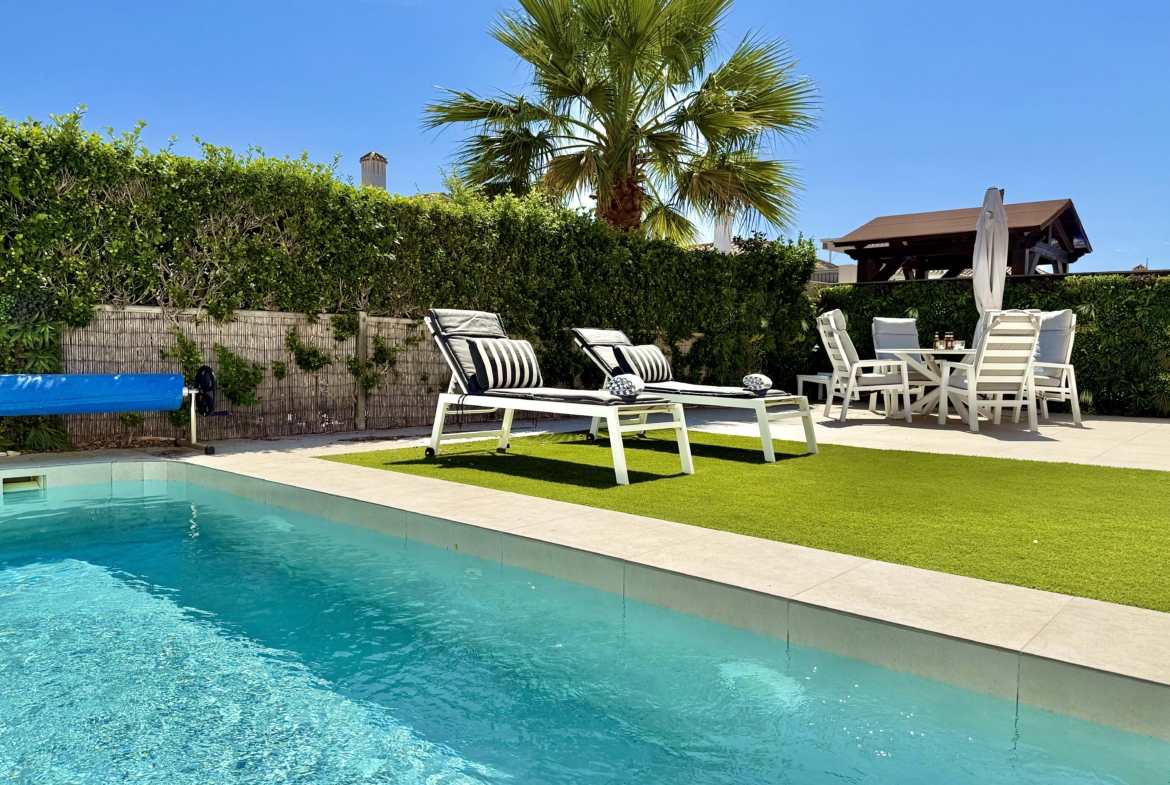 Private heated pool and landscaped garden at the Rondella villa in Mar Menor Golf Resort.