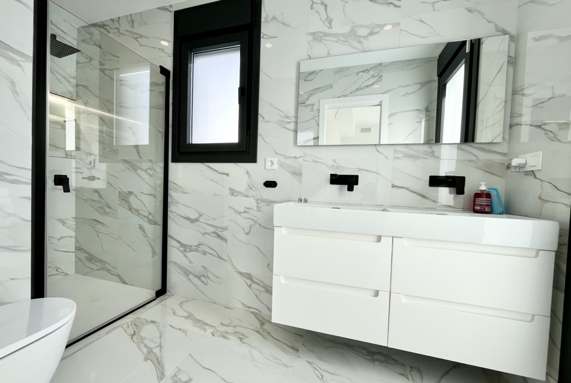 Bathroom in a luxury villa at Santa Rosalía by Levante Properties