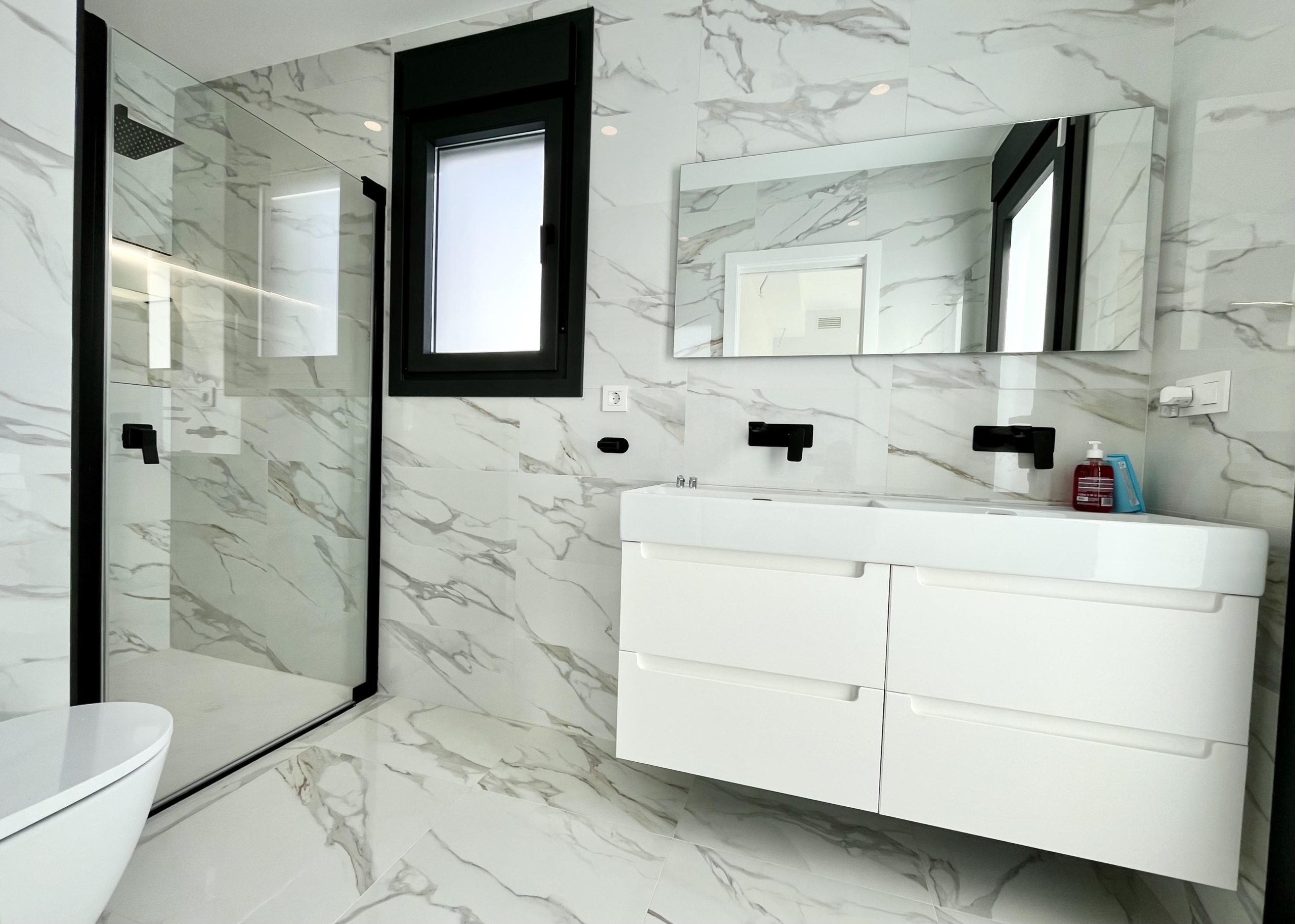 Bathroom in a luxury villa at Santa Rosalía by Levante Properties