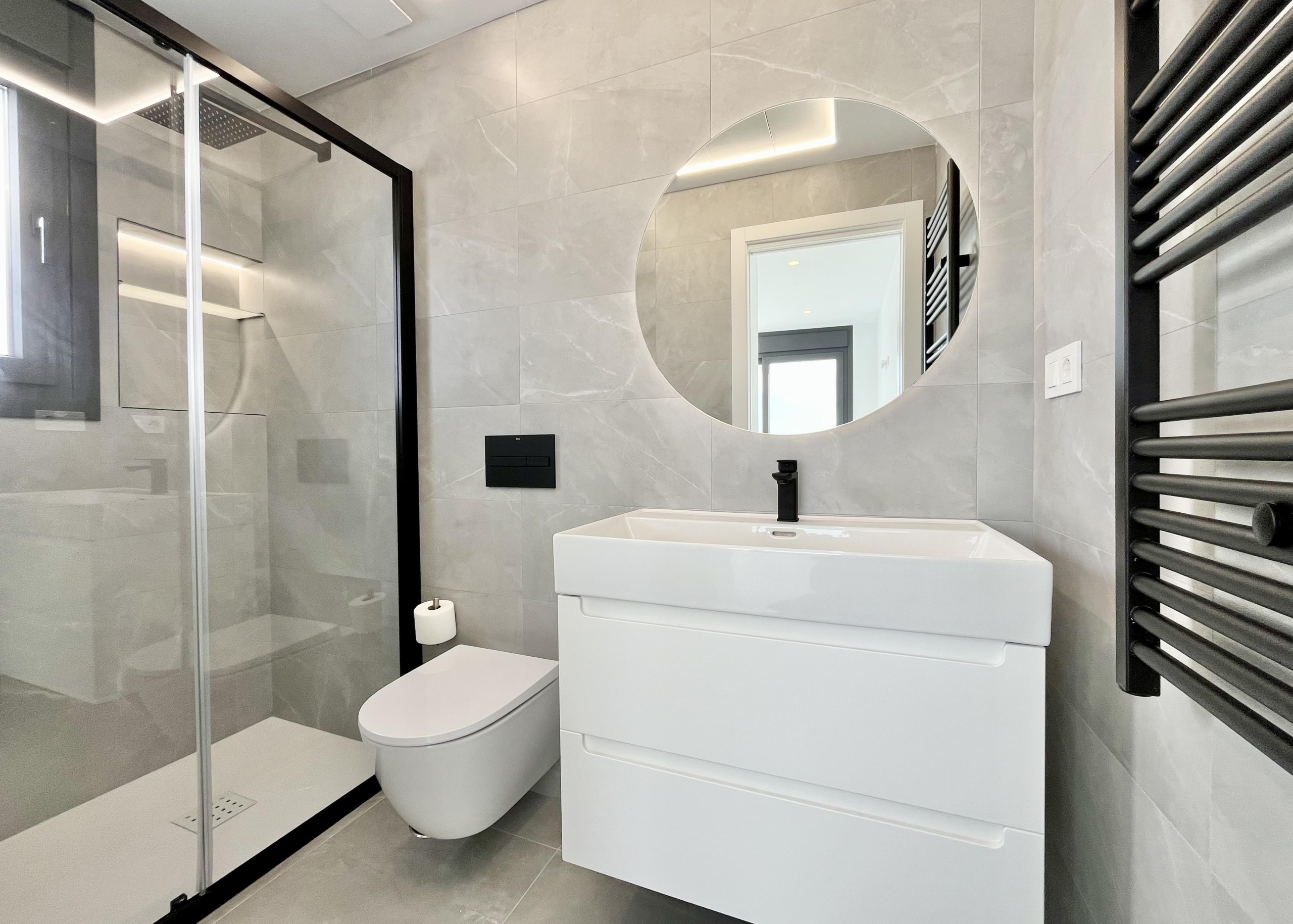 Bathroom in a luxury villa at Santa Rosalía by Levante Properties
