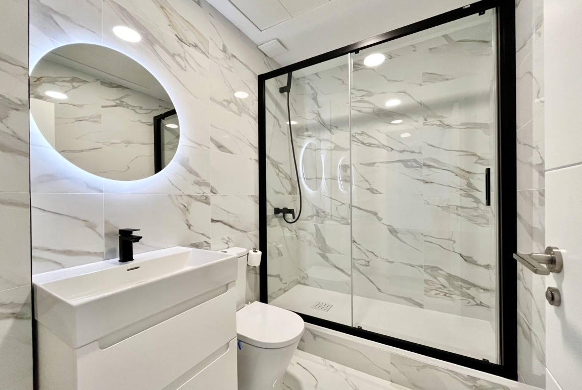 Bathroom in a luxury villa at Santa Rosalía by Levante Properties