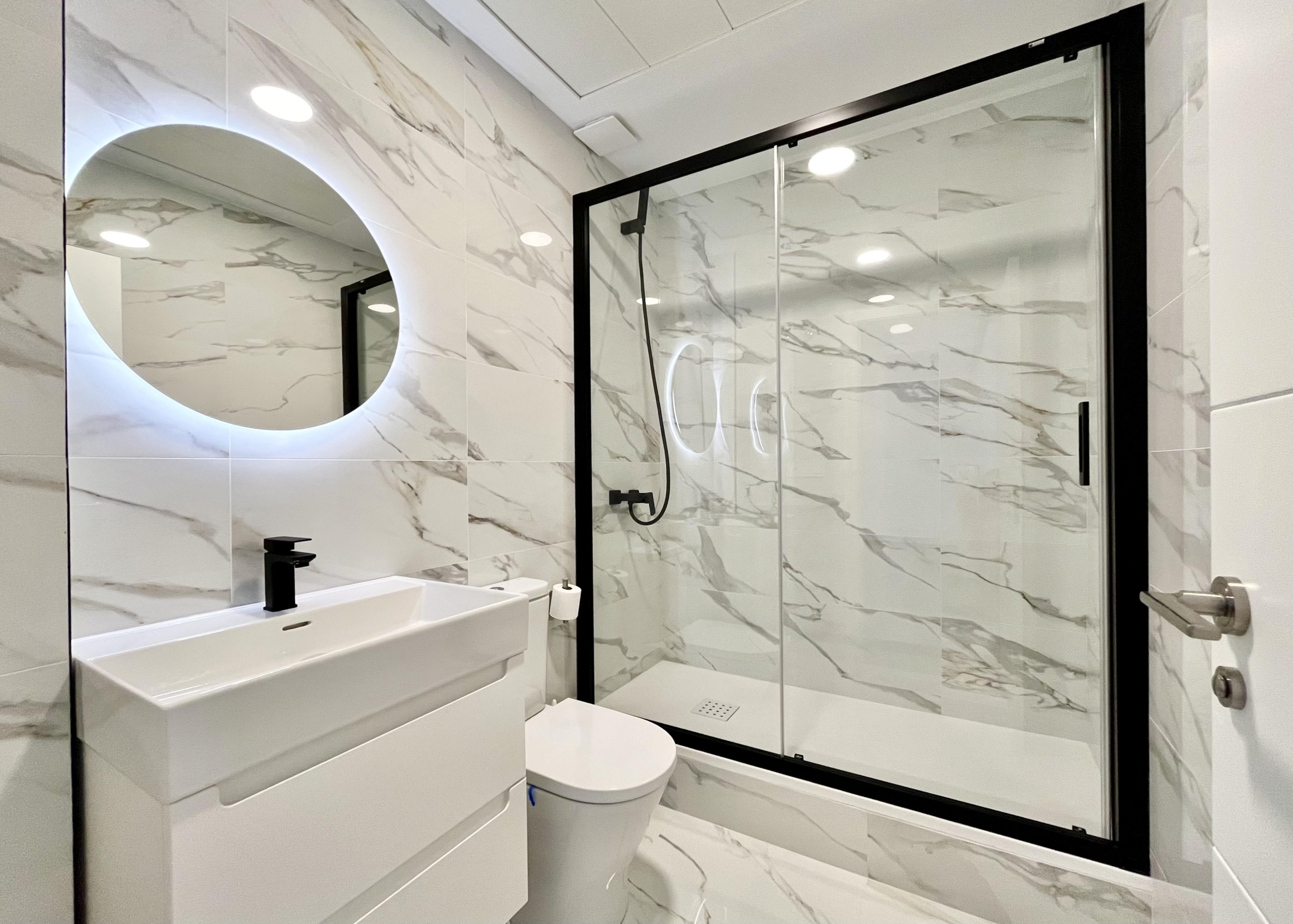 Bathroom in a luxury villa at Santa Rosalía by Levante Properties