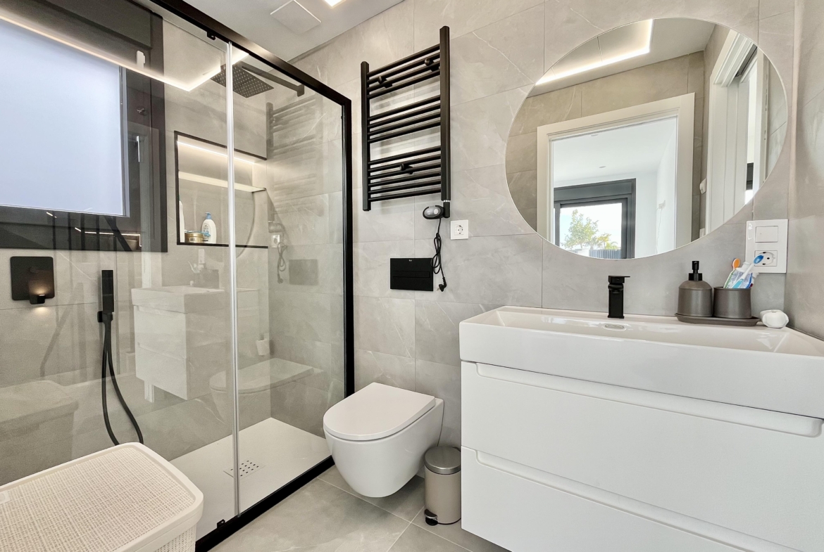 Bathroom in a luxury villa at Santa Rosalía by Levante Properties