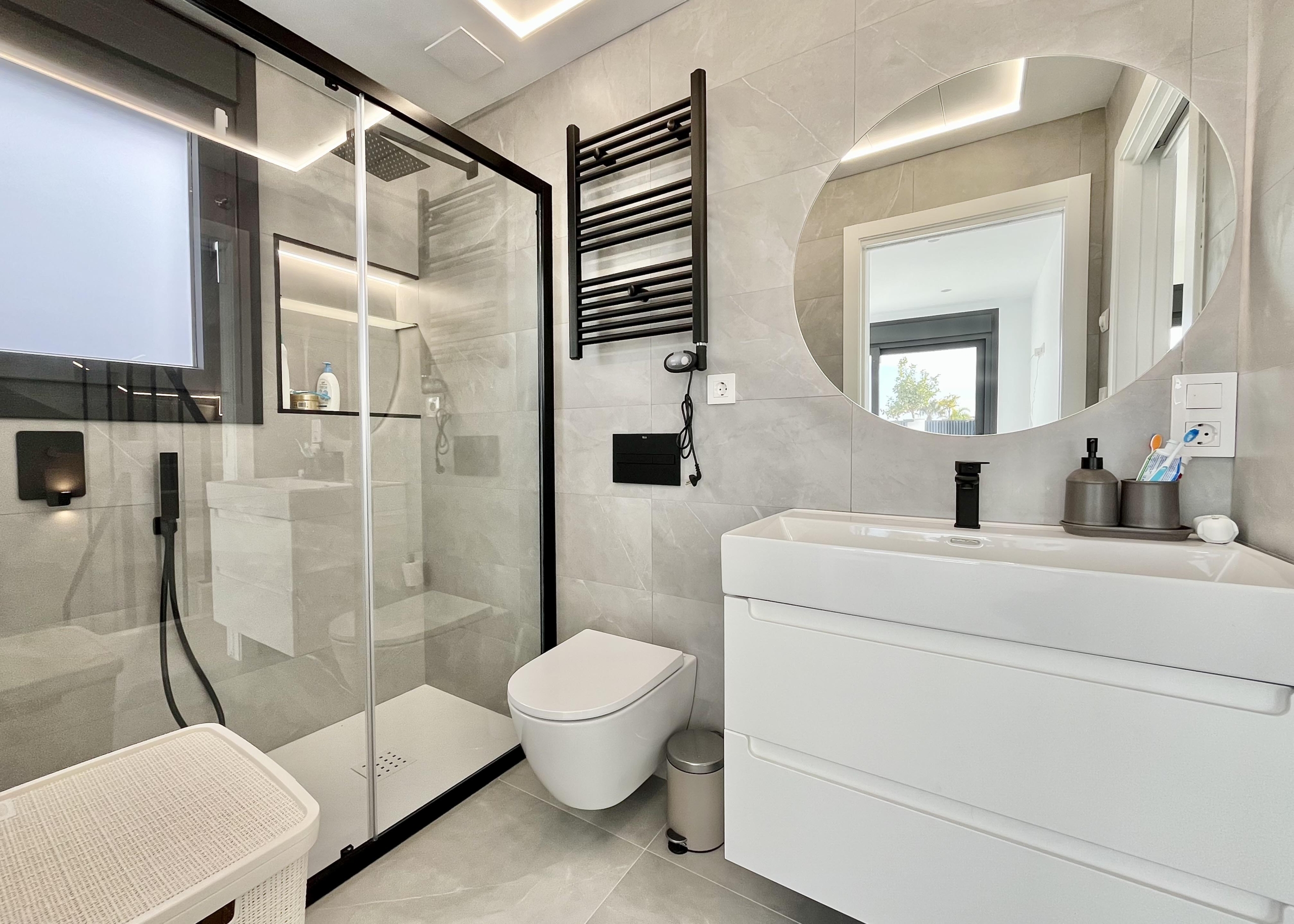 Bathroom in a luxury villa at Santa Rosalía by Levante Properties