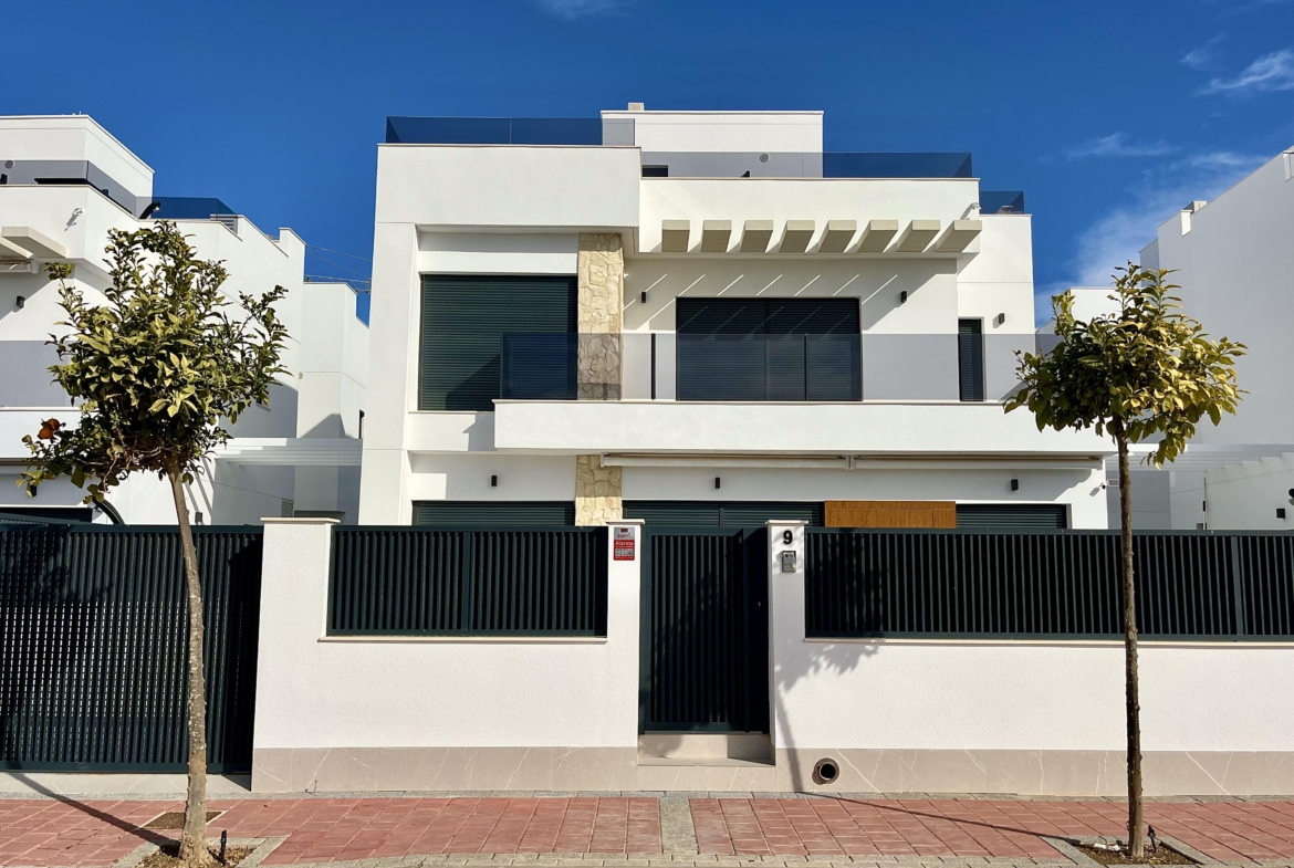 Lakefront Villa for Sale in Santa Rosalía Lake & Life Resort. Featuring a private pool, basement living area, solarium and panoramic views.