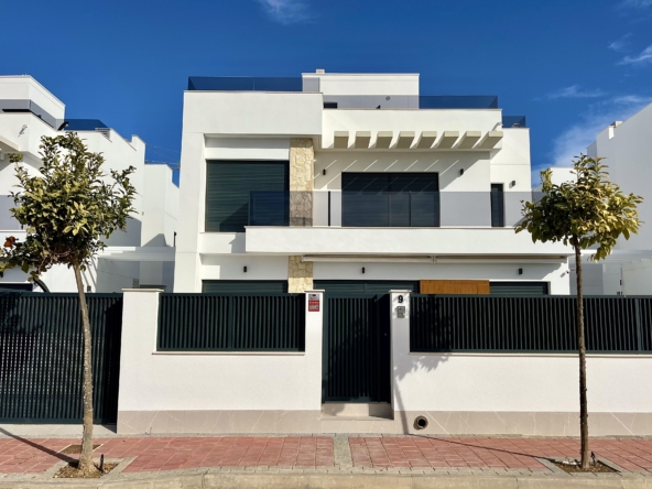 Lakefront Villa for Sale in Santa Rosalía Lake & Life Resort. Featuring a private pool, basement living area, solarium and panoramic views.