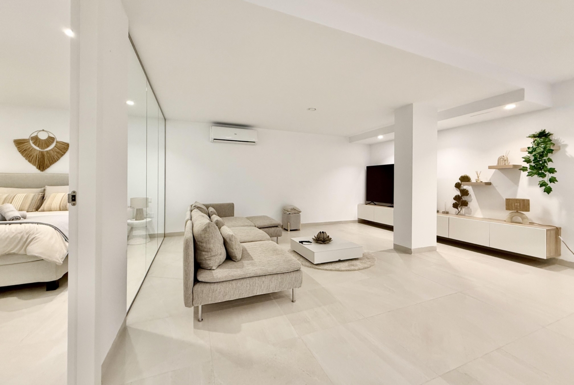 Luxury basement suite with kitchen and freestanding bath in Lavanda villa Santa Rosalia by Levante Properties