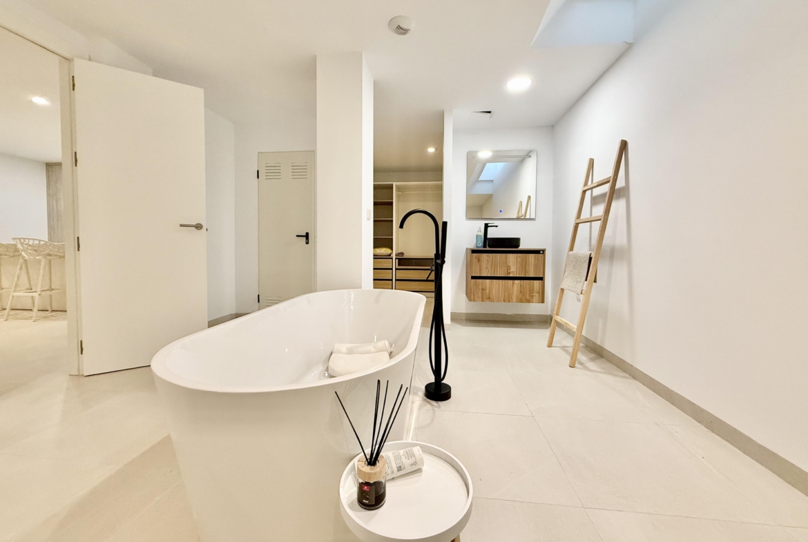 Luxury basement suite with kitchen and freestanding bath in Lavanda villa Santa Rosalia by Levante Properties