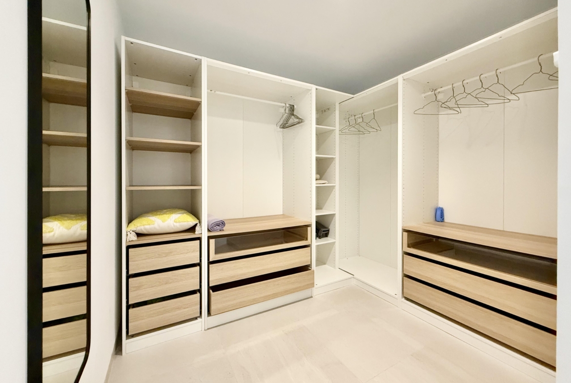 Luxury basement suite with kitchen and freestanding bath in Lavanda villa Santa Rosalia by Levante Properties