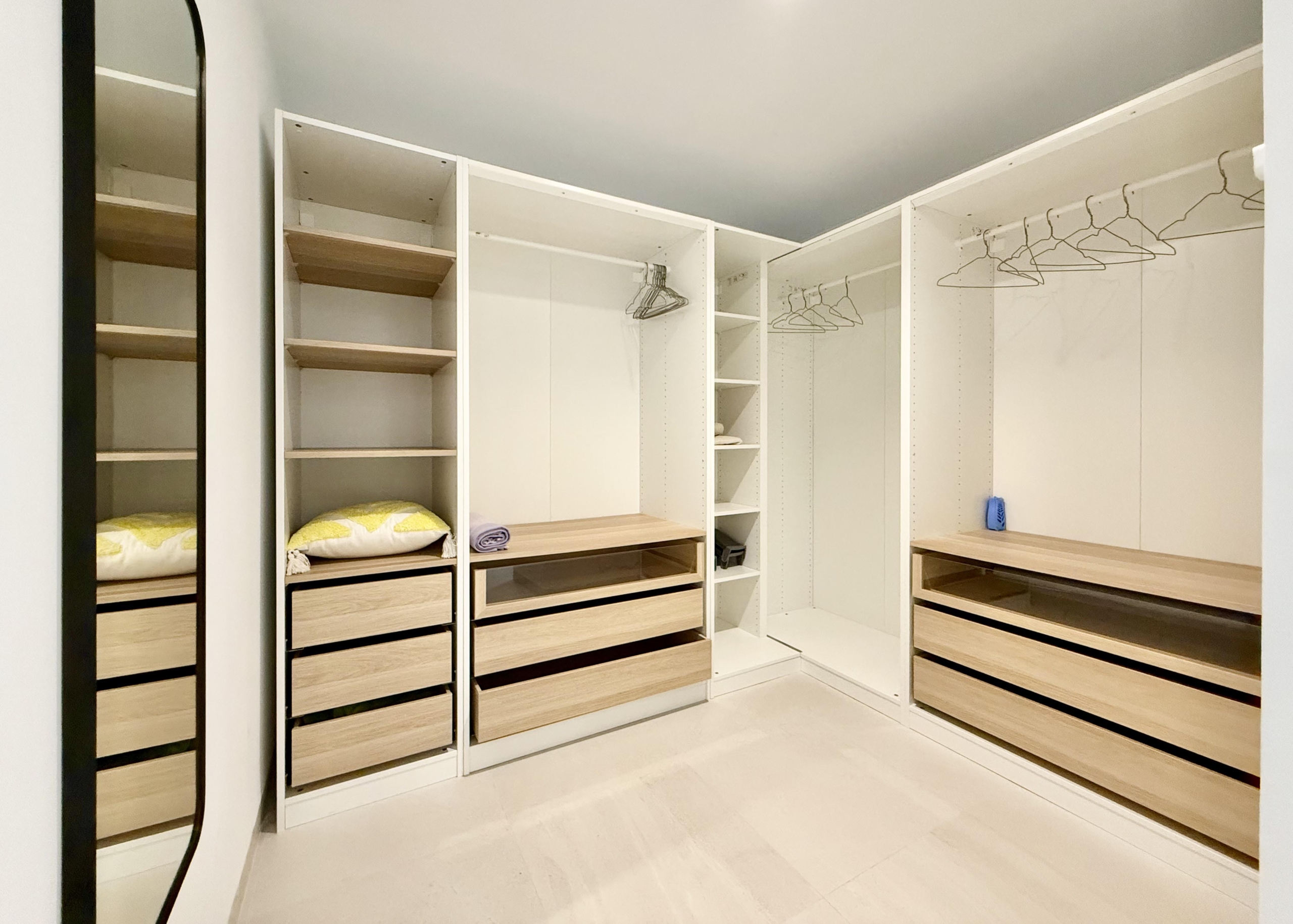 Luxury basement suite with kitchen and freestanding bath in Lavanda villa Santa Rosalia by Levante Properties