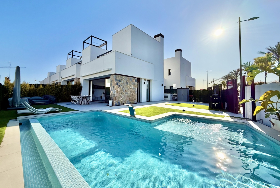 Private swimming pool and landscaped garden of Lavanda villa at Santa Rosalia by Levante Properties