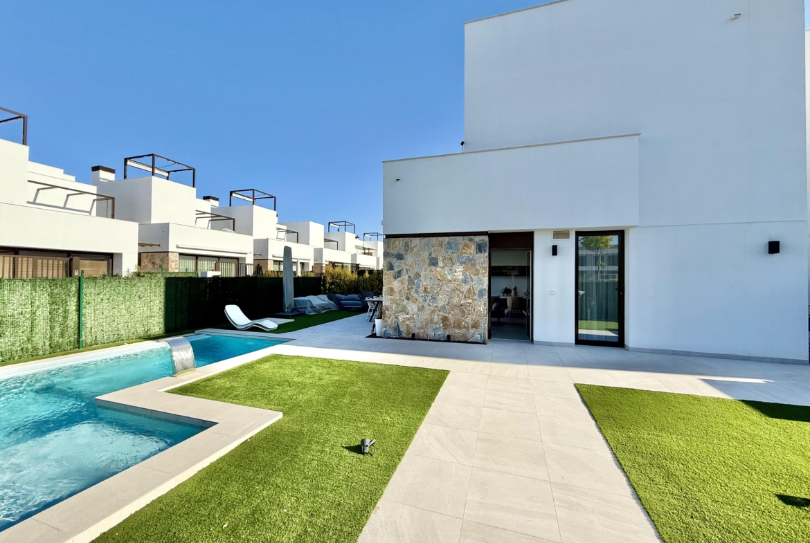 Private swimming pool and landscaped garden of Lavanda villa at Santa Rosalia by Levante Properties