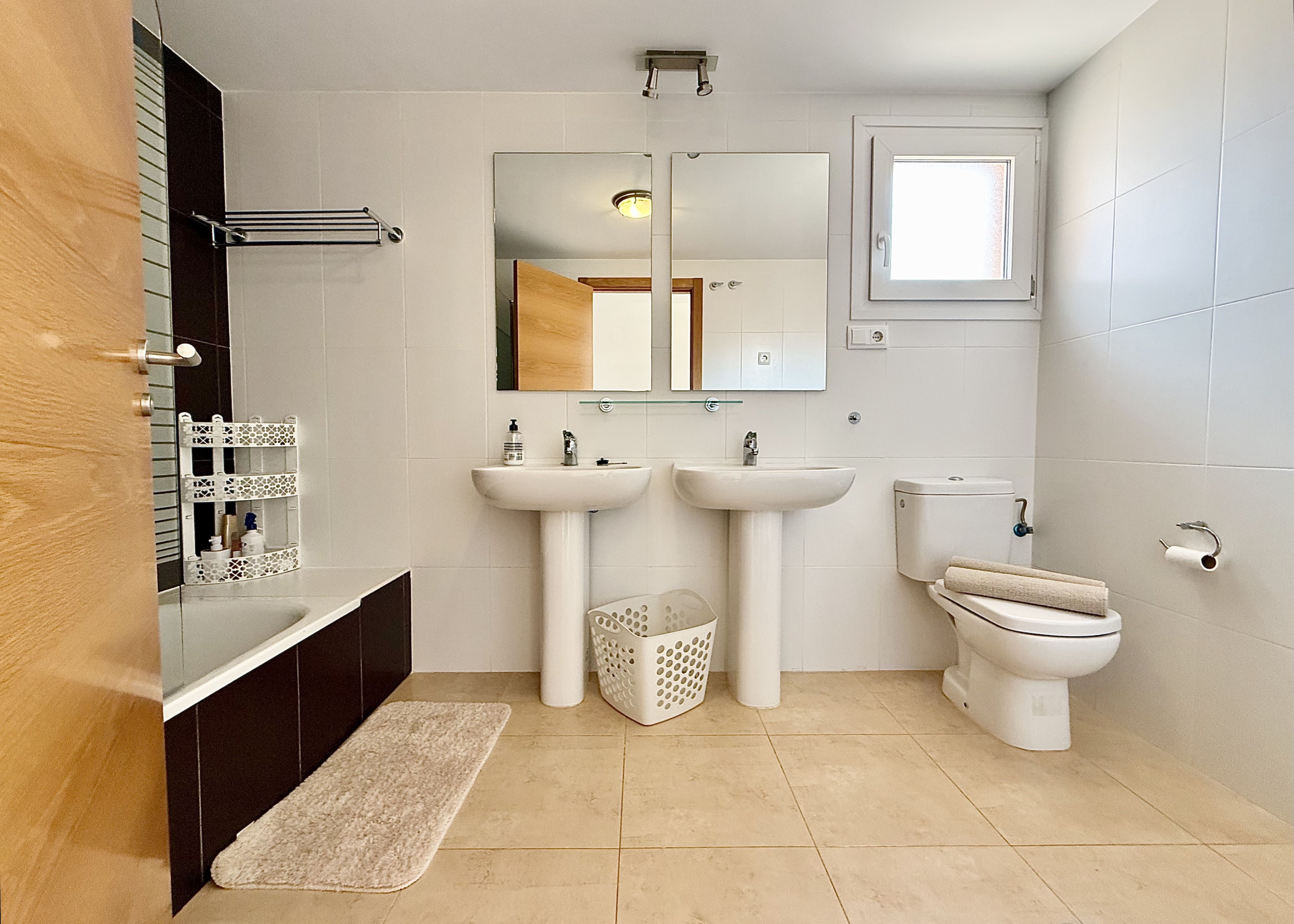 Modern en-suite bathroom in master bedroom Mar Menor Golf Resort Levante Properties