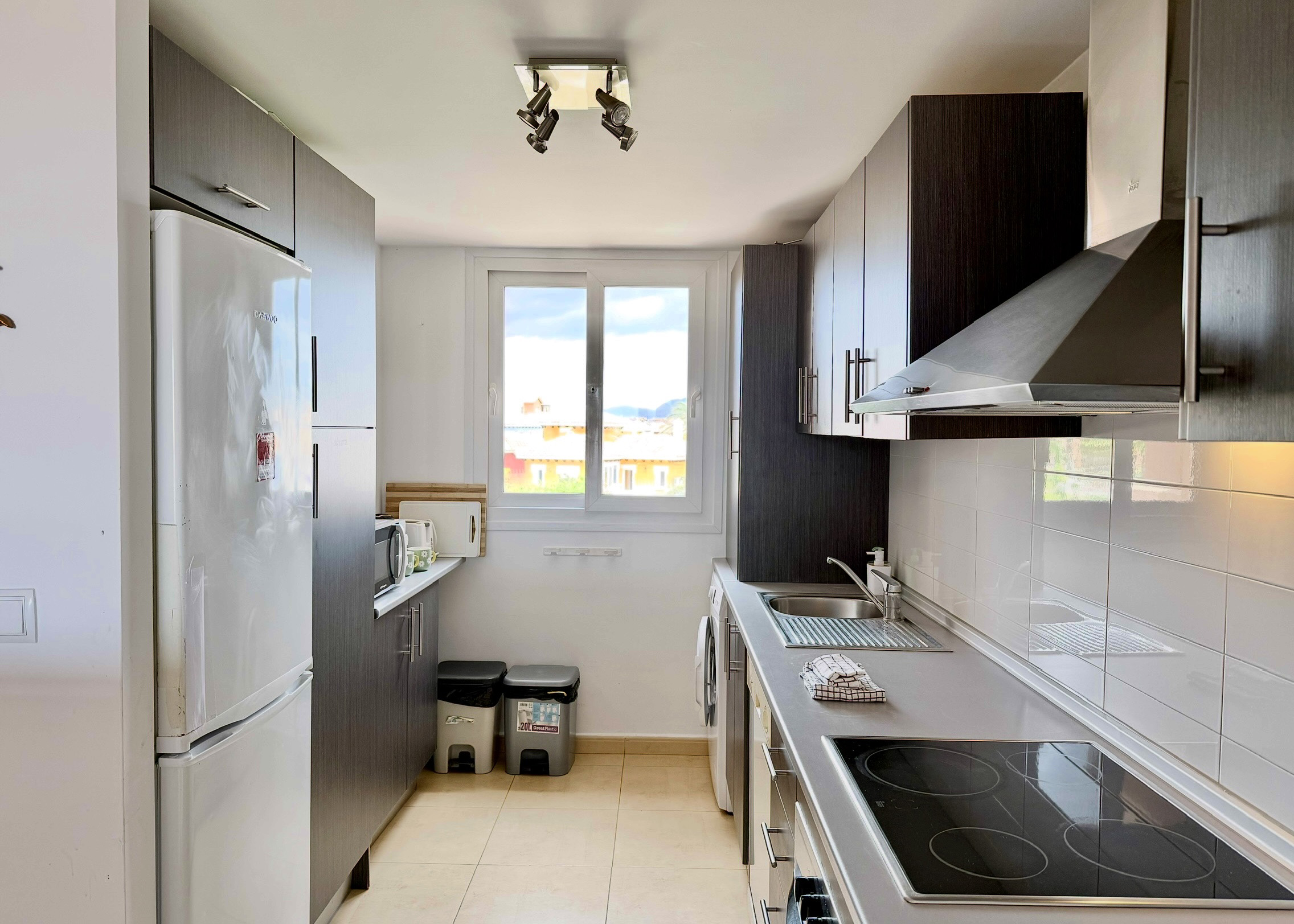 Modern open-plan kitchen in luxury penthouse Mar Menor Golf Resort Levante Properties