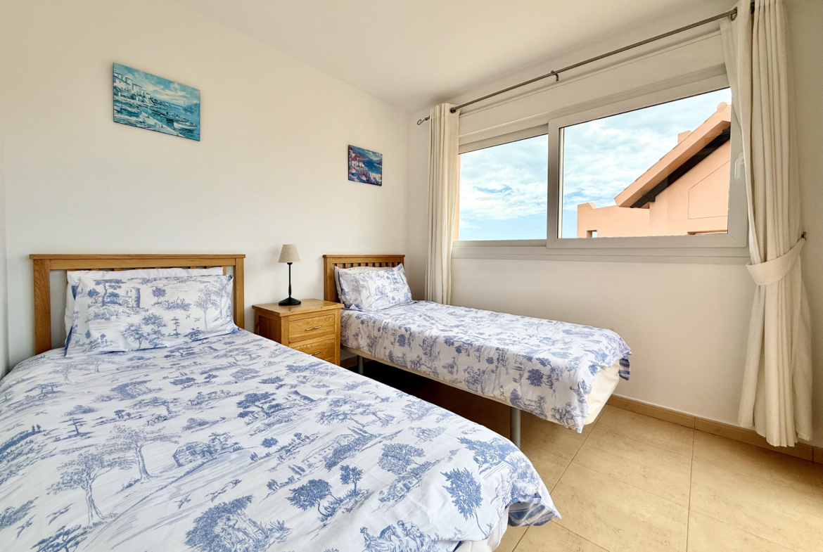 Double guest bedroom with built-in wardrobes Mar Menor Golf Resort Levante Properties