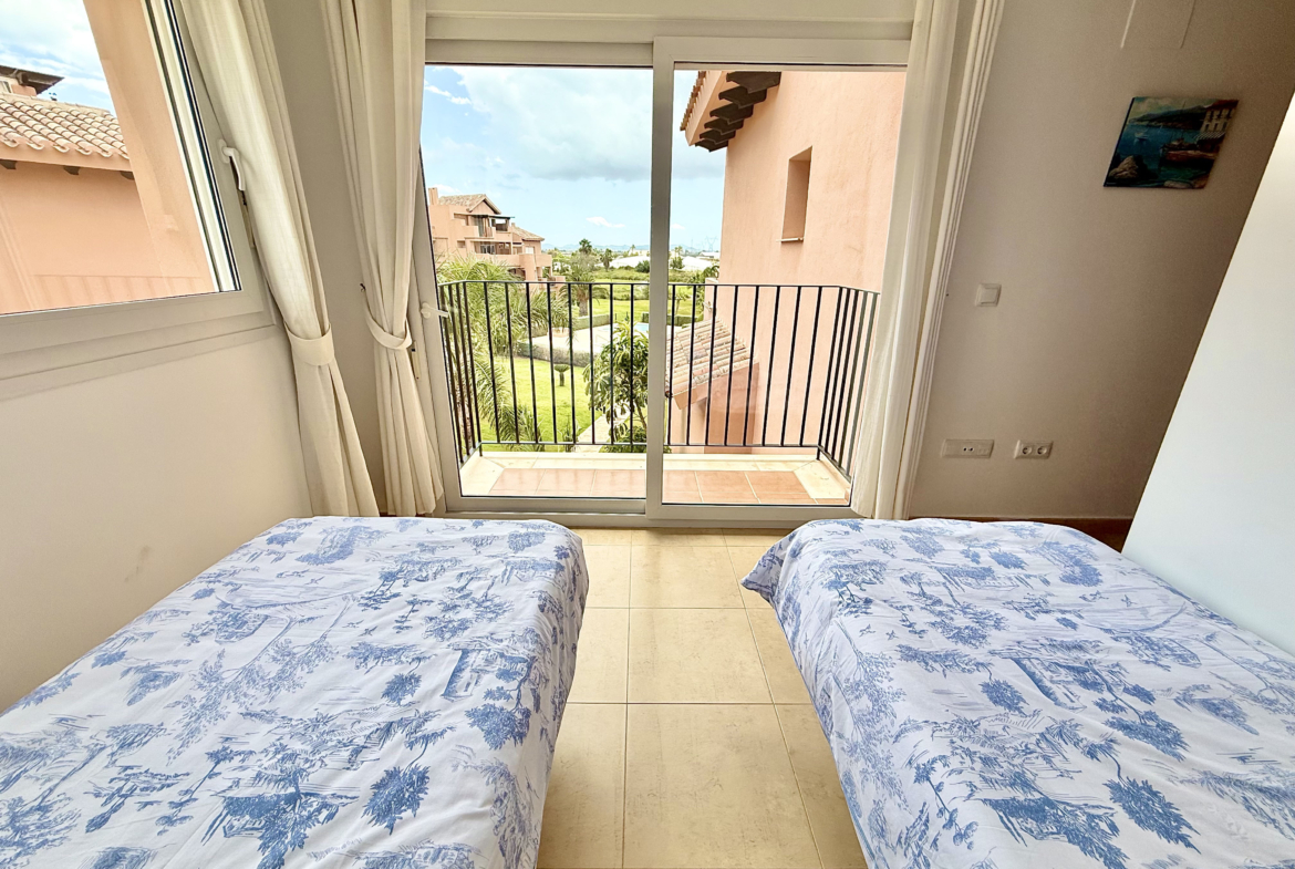Double guest bedroom with built-in wardrobes Mar Menor Golf Resort Levante Properties