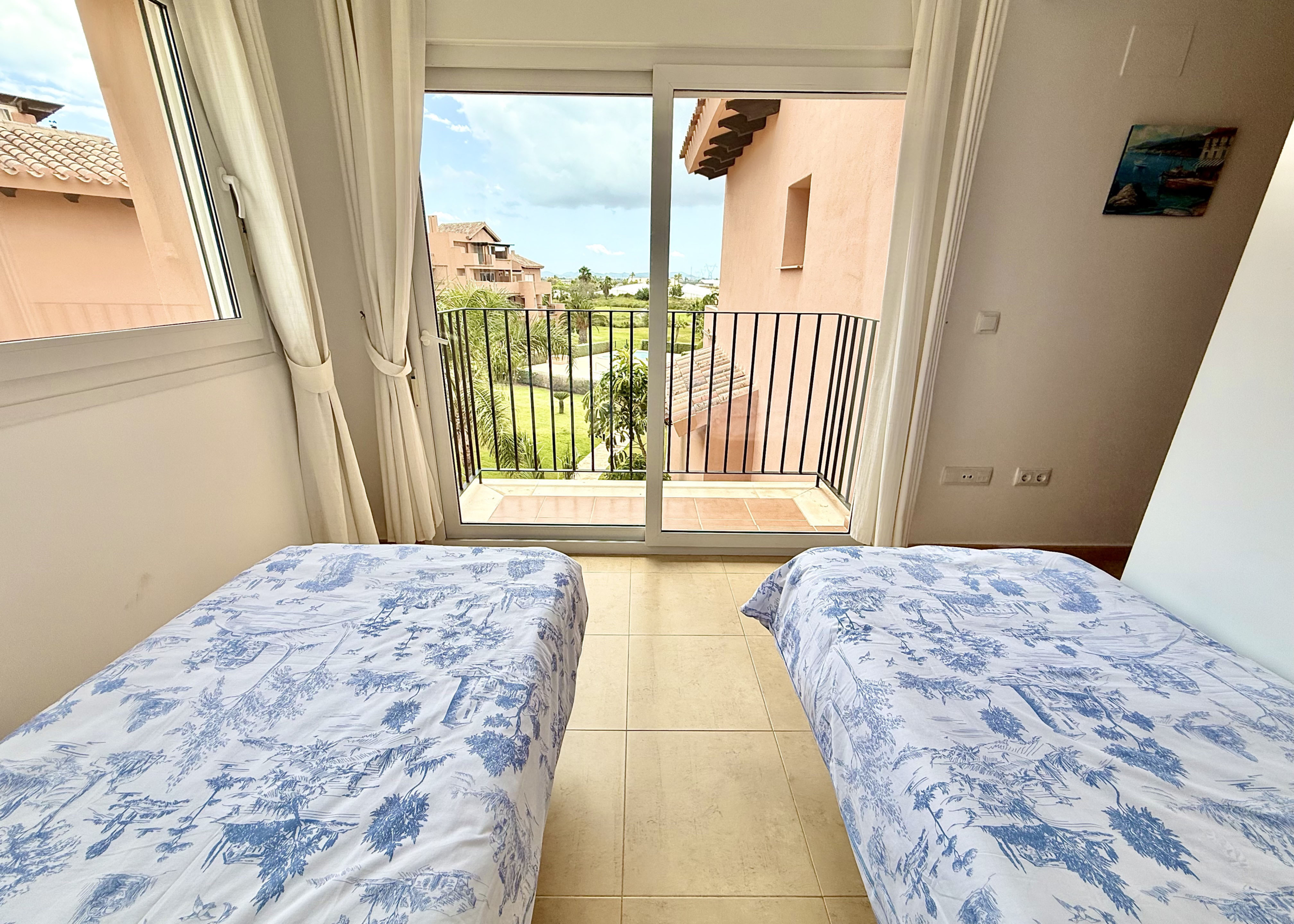 Double guest bedroom with built-in wardrobes Mar Menor Golf Resort Levante Properties