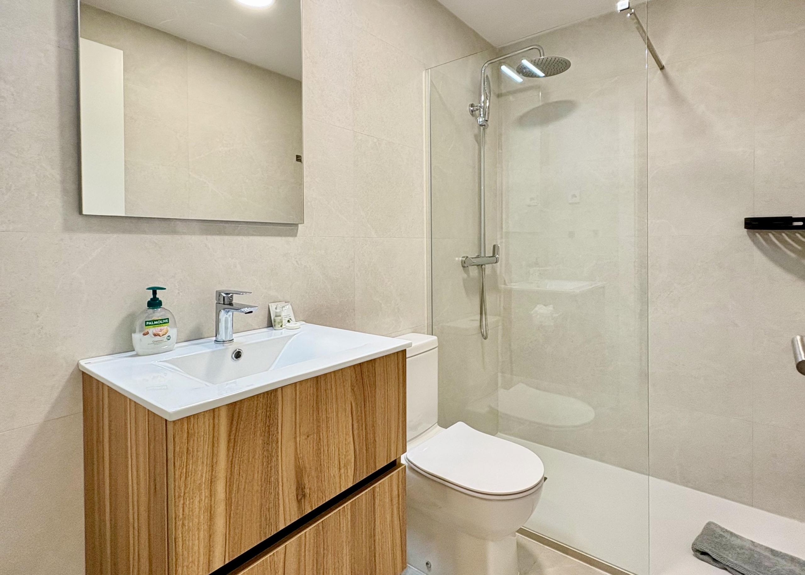 Modern bathroom in Villa Almendro at Santa Rosalía Lake & Life Resort by Levante Properties