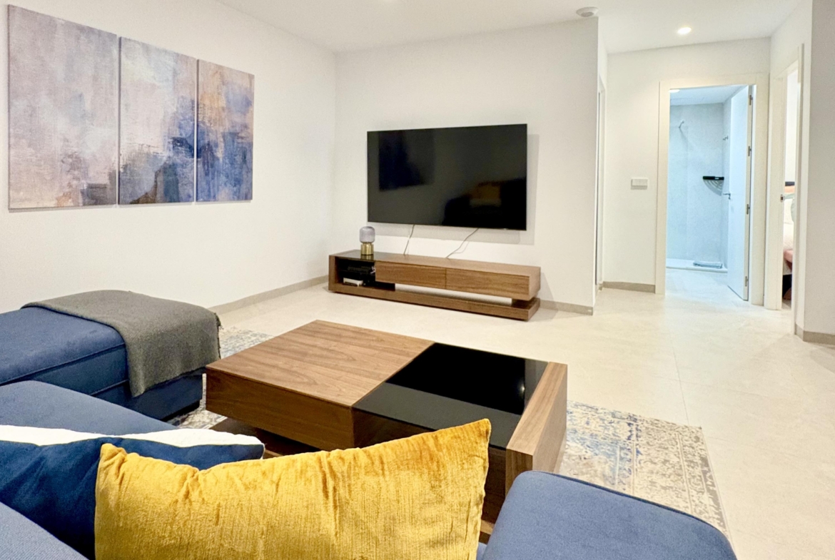 Private basement suite in Villa Almendro Santa Rosalía