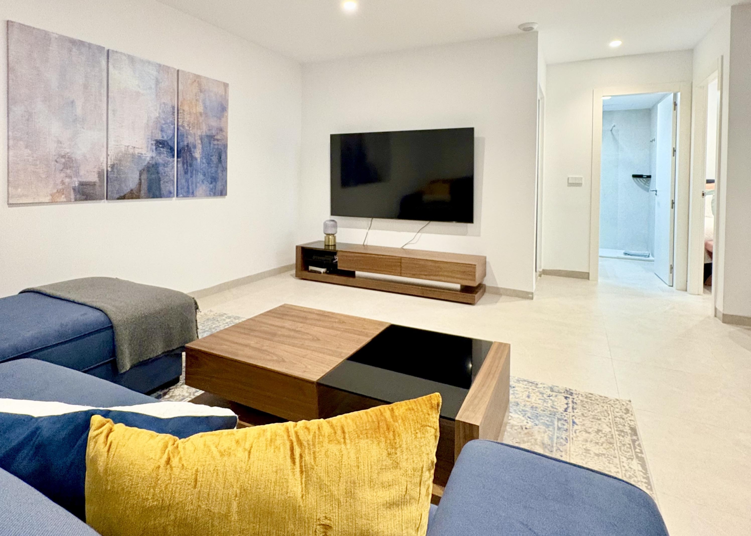 Private basement suite in Villa Almendro Santa Rosalía