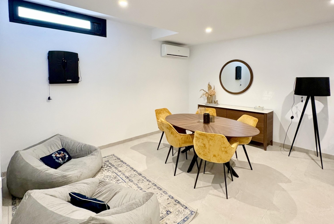 Private basement suite in Villa Almendro Santa Rosalía