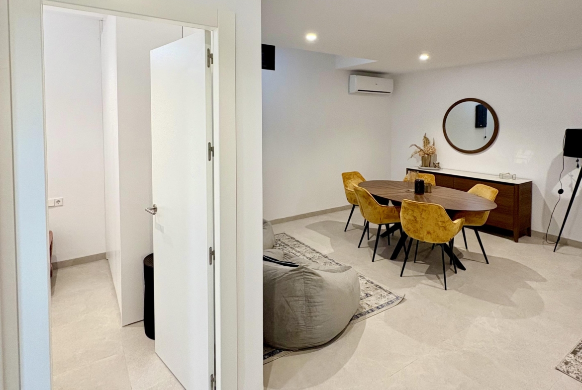 Private basement suite in Villa Almendro Santa Rosalía