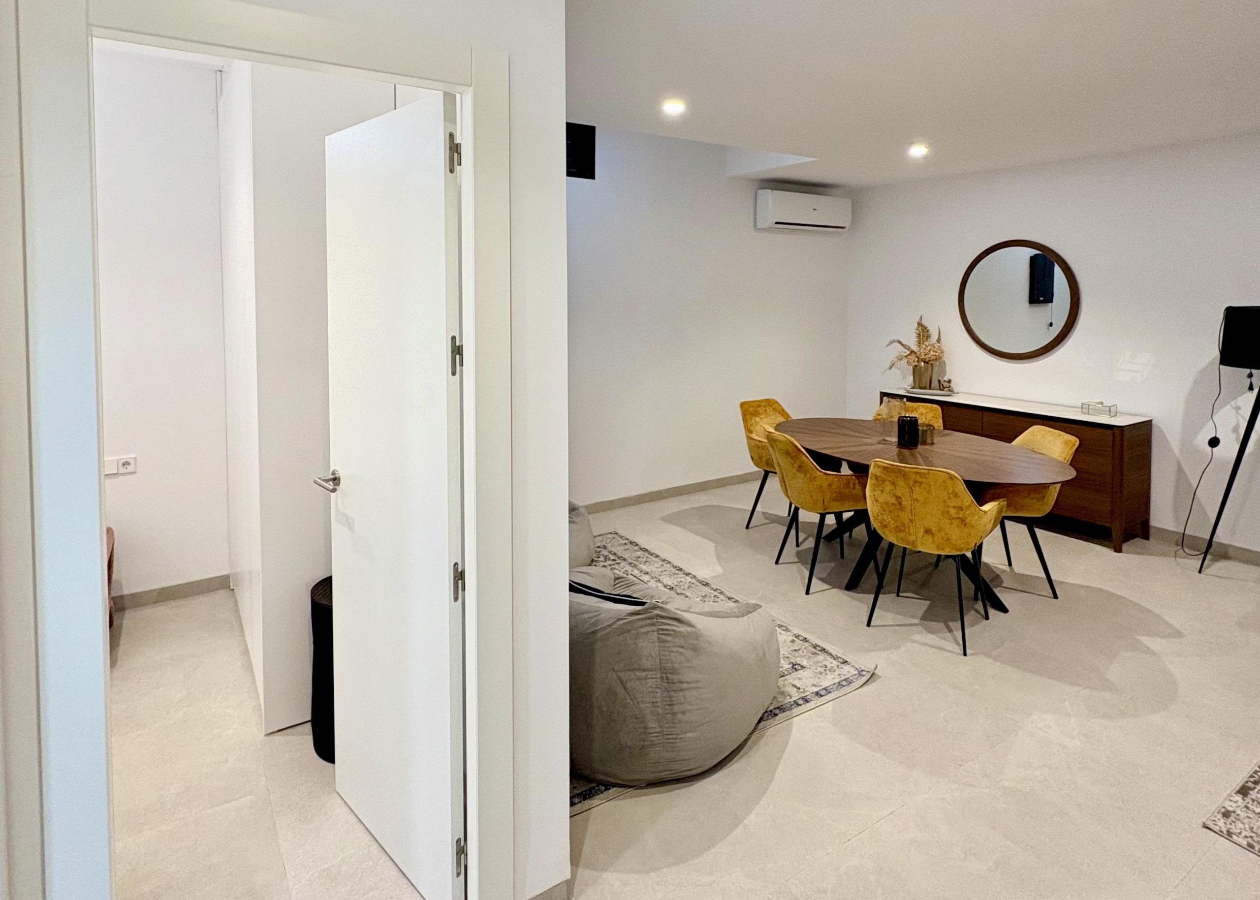 Private basement suite in Villa Almendro Santa Rosalía