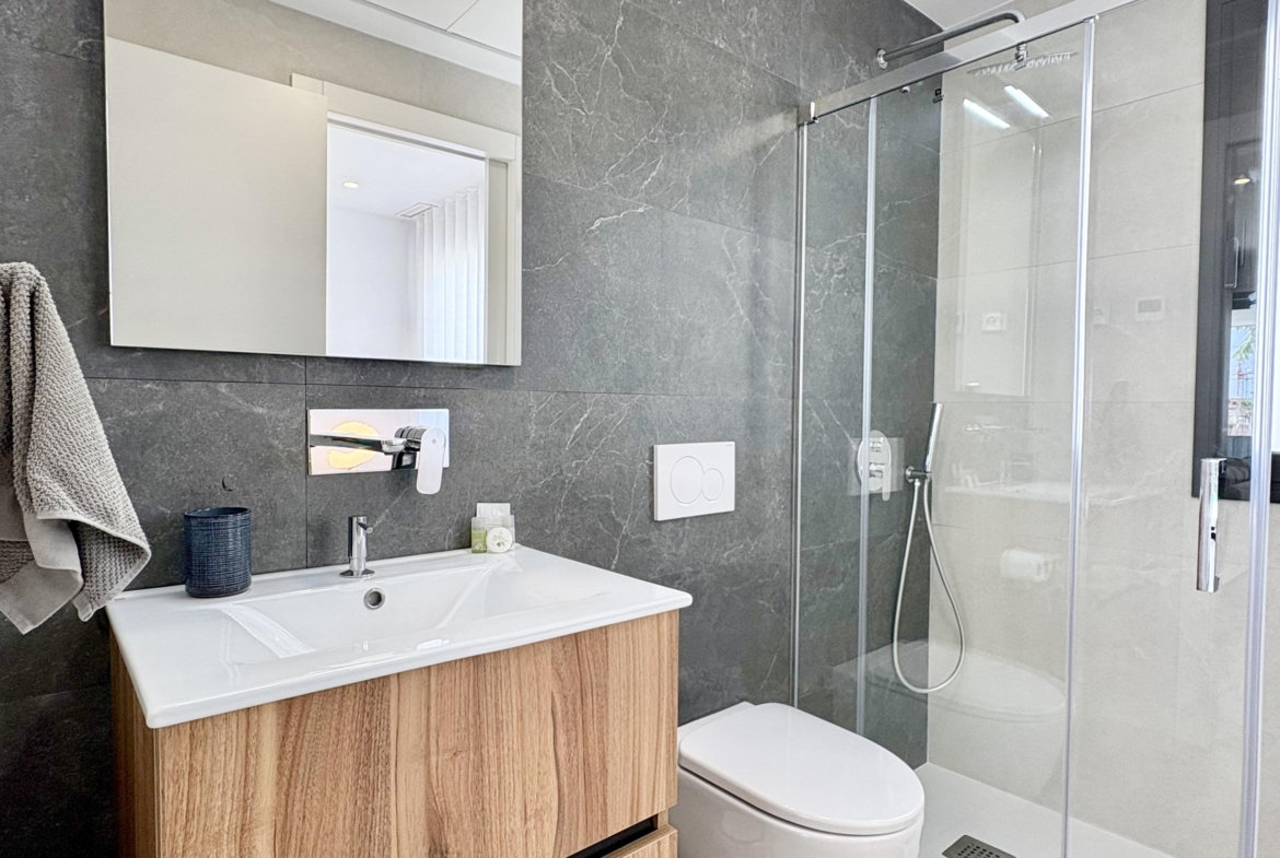 Modern bathroom in Villa Almendro at Santa Rosalía Lake & Life Resort by Levante Properties