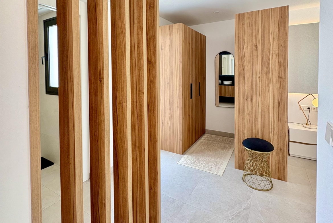 Modern bathroom in Villa Almendro at Santa Rosalía Lake & Life Resort by Levante Properties