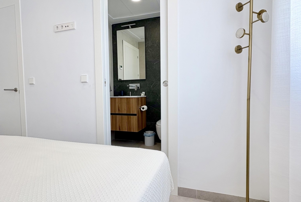 Modern bathroom in Villa Almendro at Santa Rosalía Lake & Life Resort by Levante Properties