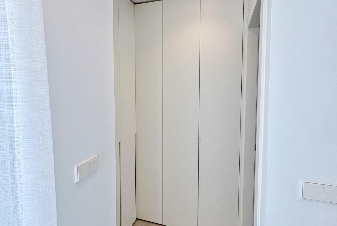 Modern bedroom in Villa Almendro at Santa Rosalía Lake & Life Resort by Levante Properties