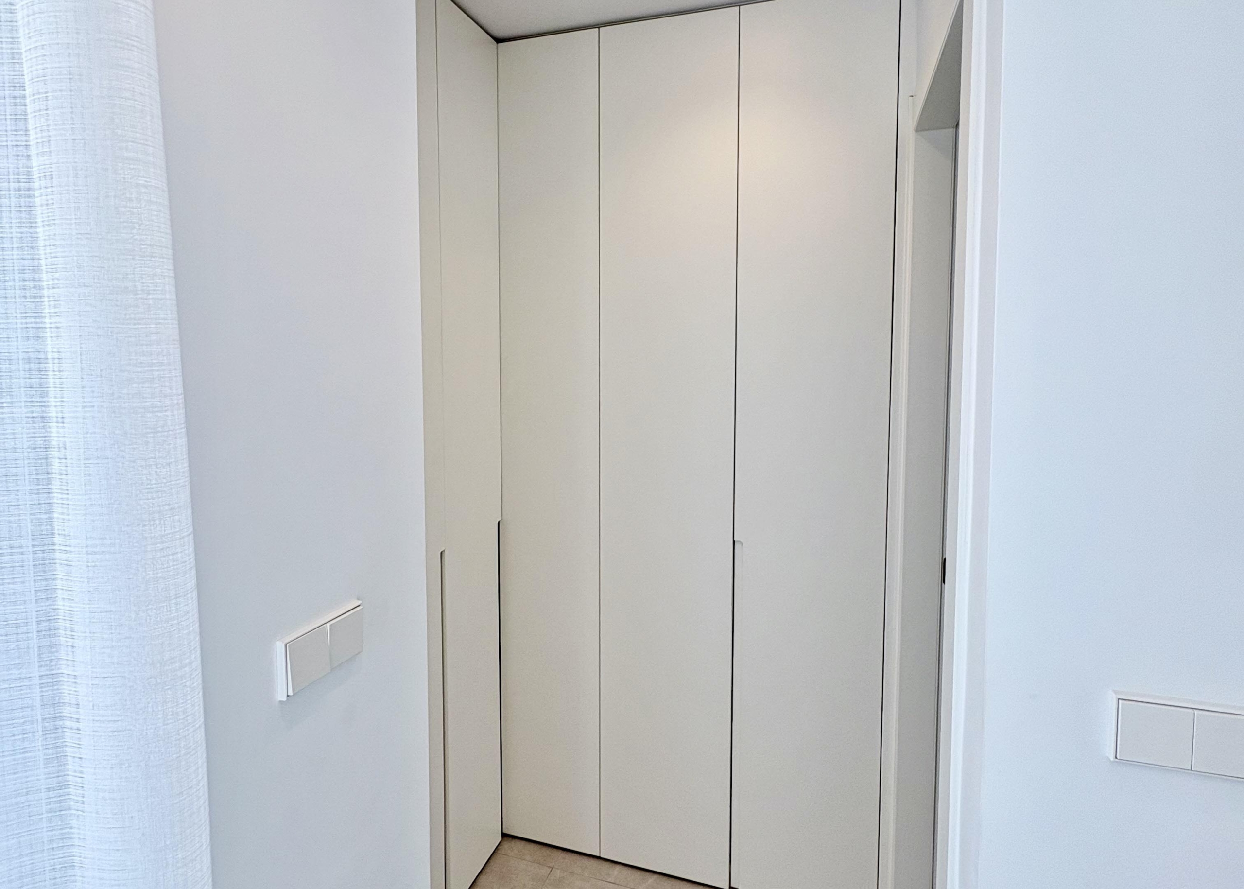 Modern bedroom in Villa Almendro at Santa Rosalía Lake & Life Resort by Levante Properties