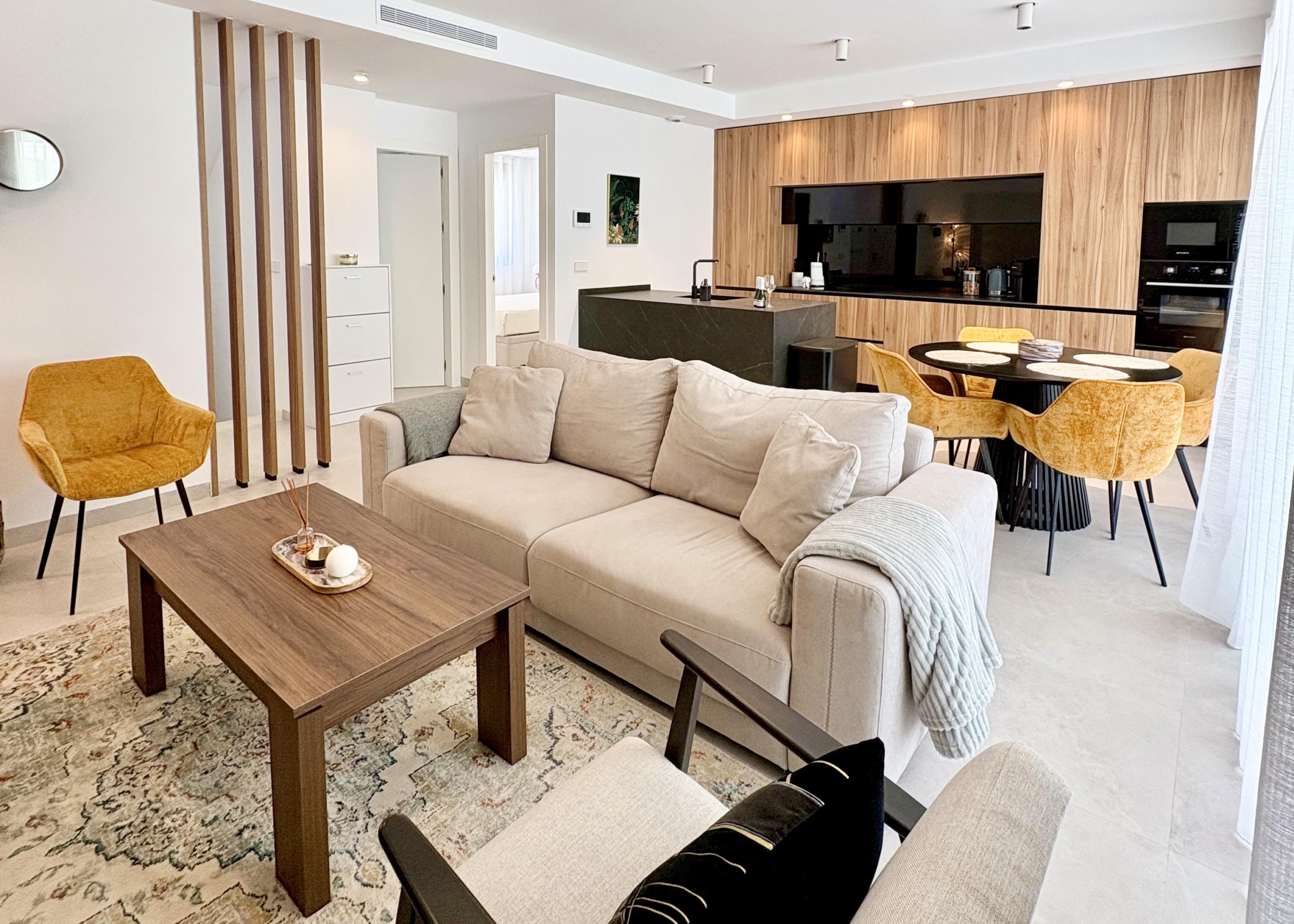 Open-plan living and dining area in Villa Almendro Santa Rosalía