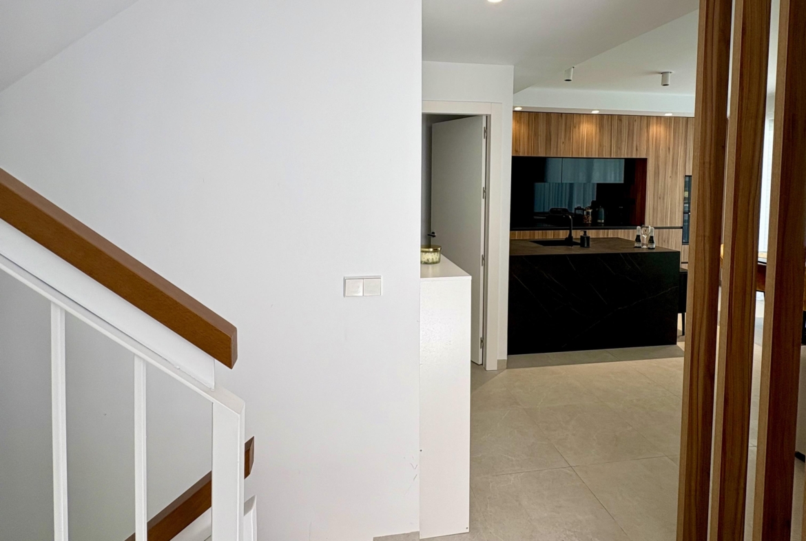 Open-plan living and dining area in Villa Almendro Santa Rosalía