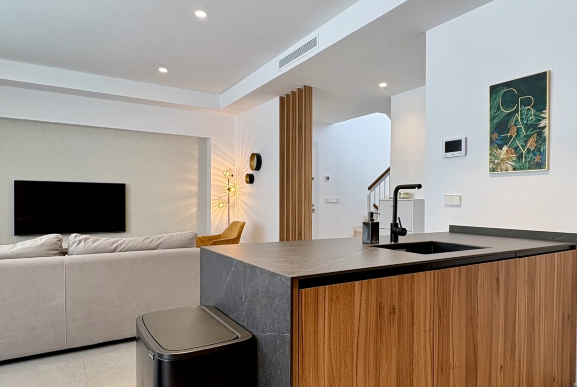 Fully equipped modern kitchen in Villa Almendro Santa Rosalía