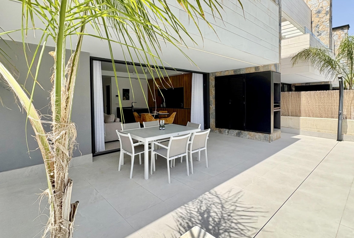 Modern patio area at Villa Almendro in Santa Rosalía Lake & Life Resort by Levante Properties