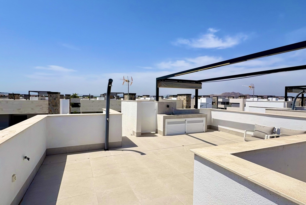Rooftop solarium with outdoor kitchen at Villa Almendro Santa Rosalía