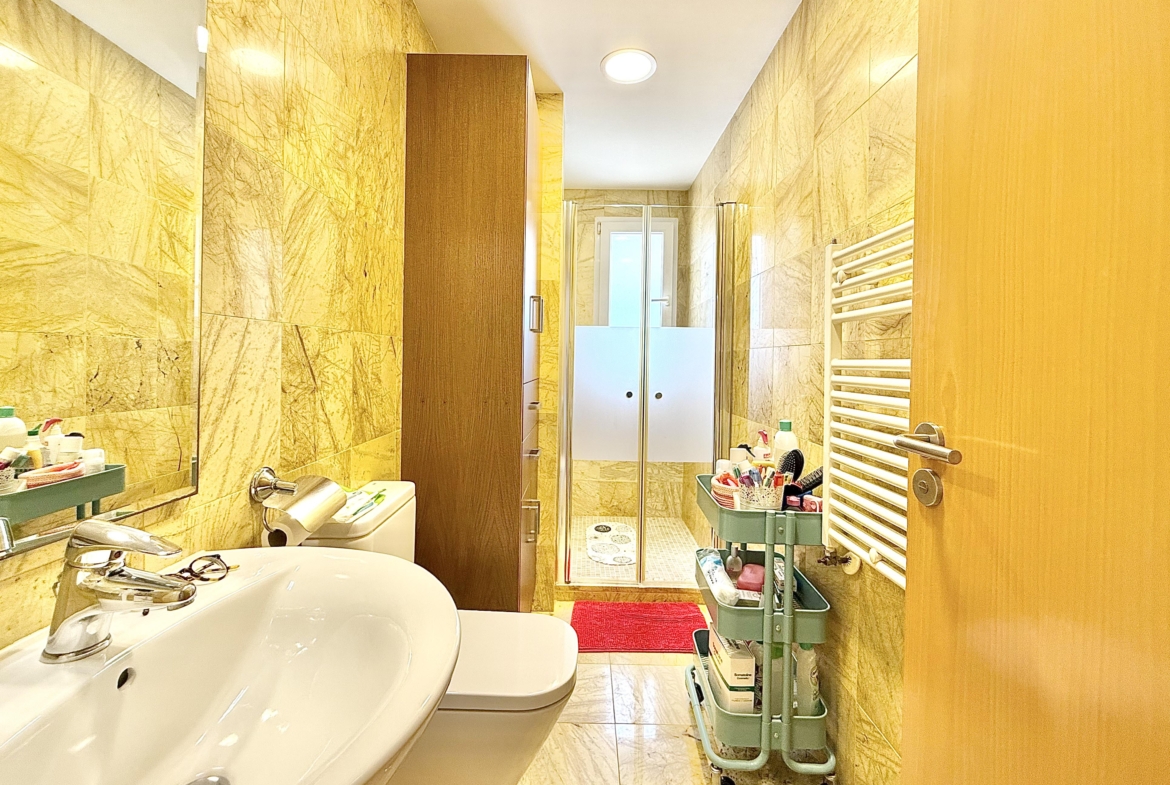 Modern contemporary bathroom in a Levante Properties villa at Mar Menor Golf Resort.