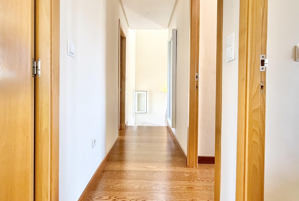 Bright first-floor hallway and landing in a Baron villa at Mar Menor Golf Resort, presented by Levante Properties.