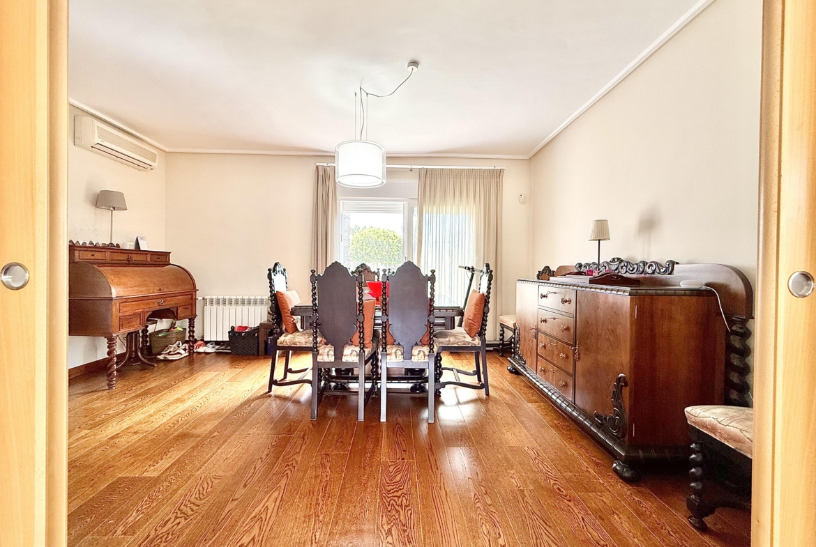 Spacious living and dining area with laminate flooring in a Levante Properties villa at Mar Menor Golf Resort.