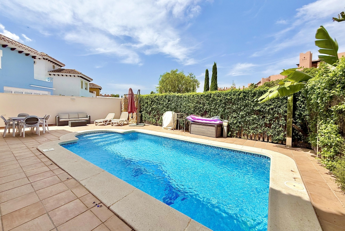 Private west-facing swimming pool and garden of a Baron villa at Mar Menor Golf Resort, listed by Levante Properties.