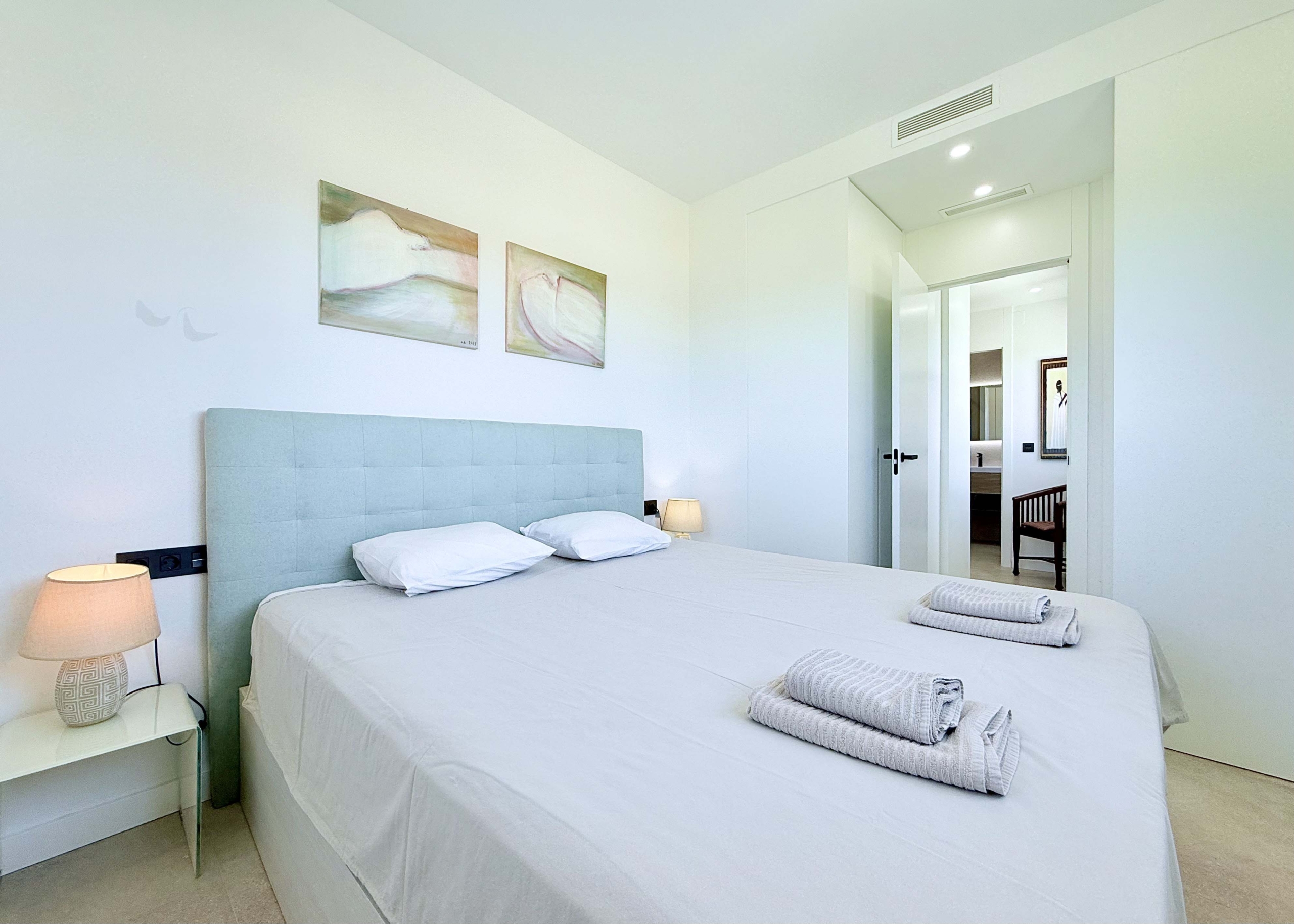 Double bedroom in Mirador apartment with natural light