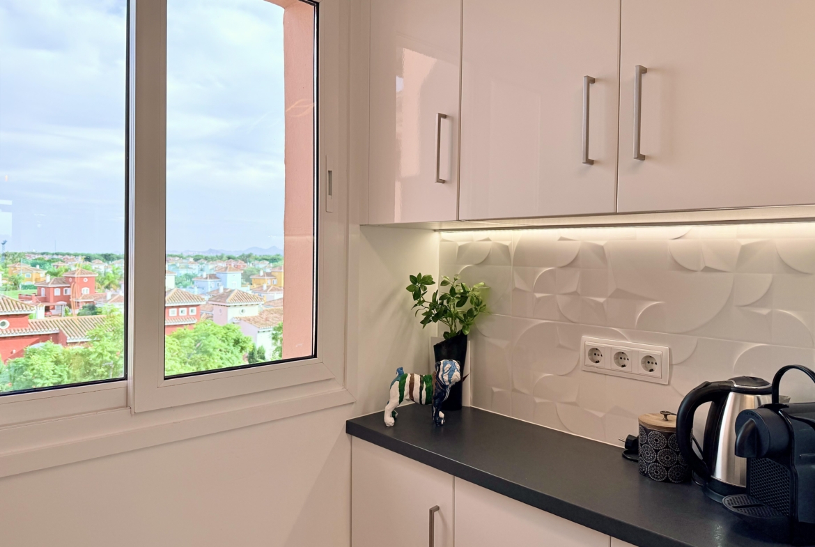Modern open-plan kitchen in Mar Menor Golf Resort penthouse with Bosch appliances