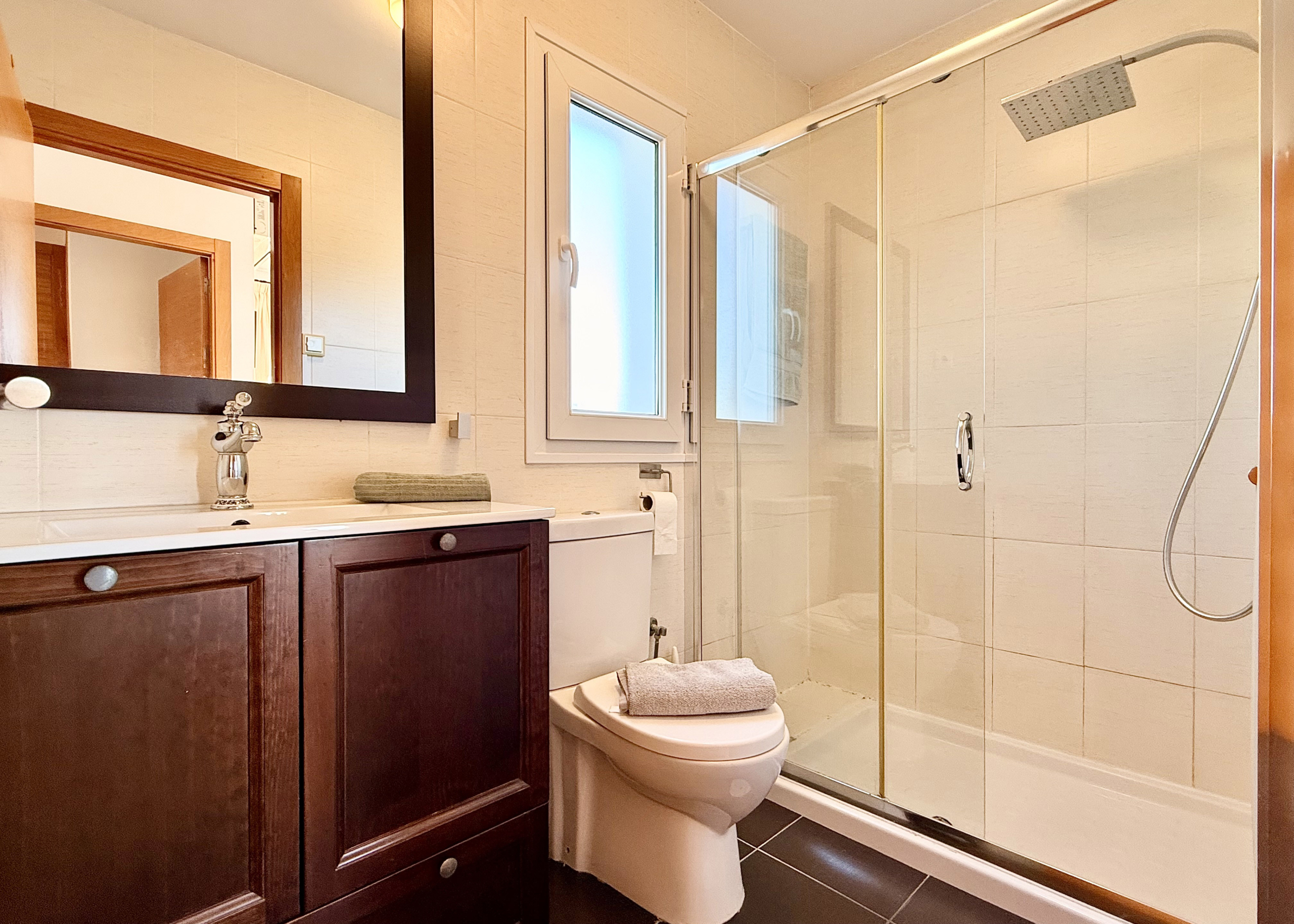 Modern bathroom in Albor apartment at Mar Menor Golf Resort